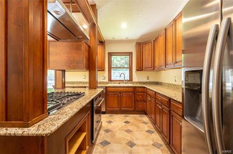 569 Woodlyn Crossing Cir, Ballwin, MO 63021 photo 10