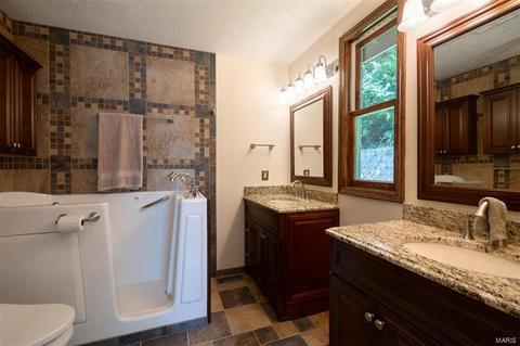 569 Woodlyn Crossing Cir, Ballwin, MO 63021 photo 26