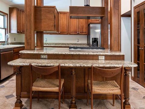 569 Woodlyn Crossing Cir, Ballwin, MO 63021 photo 12