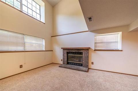 569 Woodlyn Crossing Cir, Ballwin, MO 63021 photo 5
