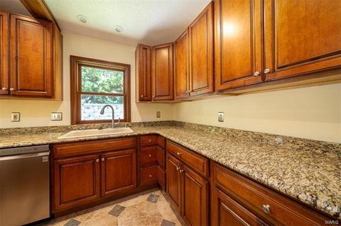 569 Woodlyn Crossing Cir, Ballwin, MO 63021 photo 8
