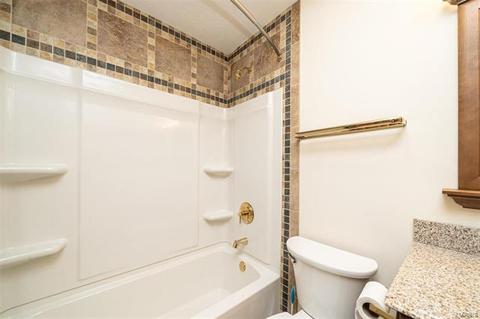 569 Woodlyn Crossing Cir, Ballwin, MO 63021 photo 22
