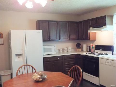 1119 Shadowoak Dr, Ballwin, MO 63021 photo 2