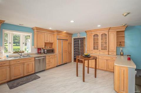 913 Dutch Mill Dr, Ballwin, MO 63011 photo 10