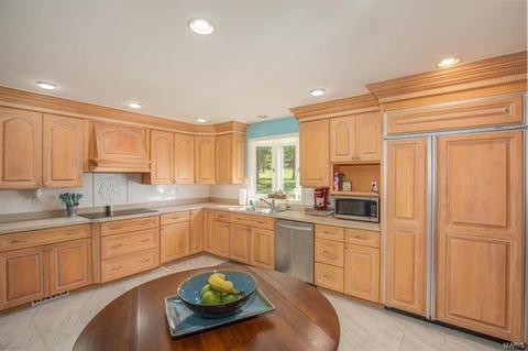 913 Dutch Mill Dr, Ballwin, MO 63011 photo 11