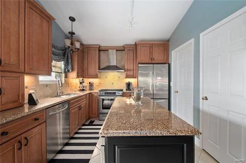 1253 Arbor Bluff Cir, Ballwin, MO 63021 photo 11