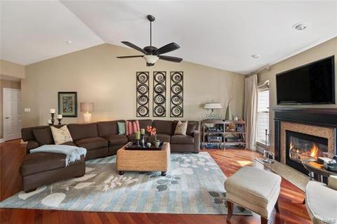 1253 Arbor Bluff Cir, Ballwin, MO 63021 photo 5