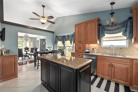 1253 Arbor Bluff Cir, Ballwin, MO 63021 photo 12