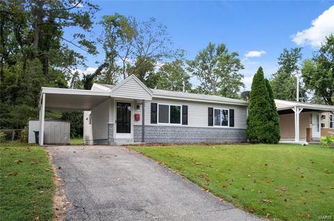 216 Ballwin Ave, Ballwin, MO 63021 photo 2