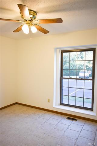 2373 Hiddengarden Ct, Ballwin, MO 63021 photo 4