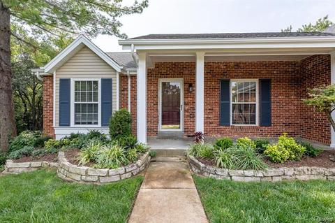 208 Cleta Ct, Ballwin, MO 63021 photo 2