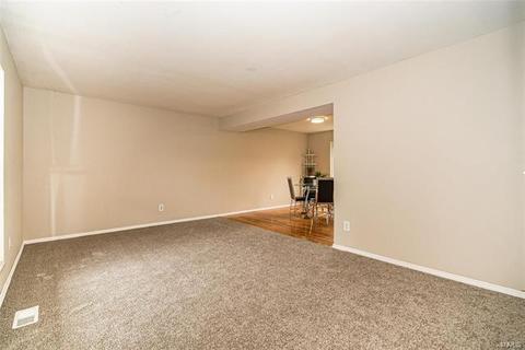 602 Showplace Ct, Ballwin, MO 63021 photo 6