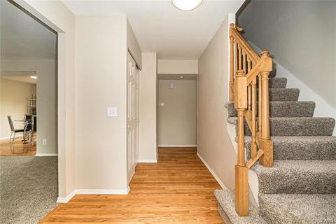 602 Showplace Ct, Ballwin, MO 63021 photo 2