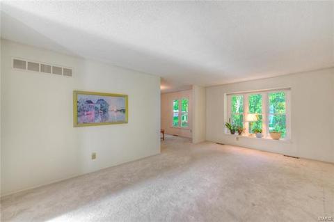 474 Hillbrook Dr, Ballwin, MO 63011 photo 3