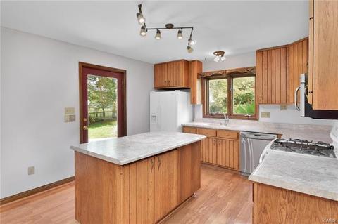 249 Reinke Rd, Ballwin, MO 63021 photo 4