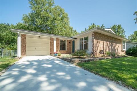 573 Golfwood Dr, Ballwin, MO 63021 photo 2