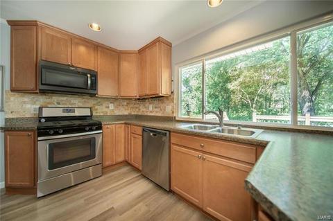 573 Golfwood Dr, Ballwin, MO 63021 photo 8