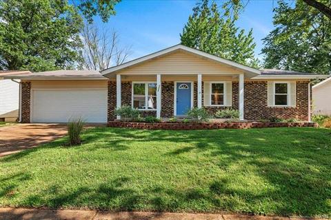 1225 Derbyshire Dr, Manchester, MO 63021 photo 1