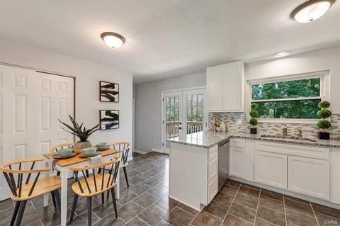 1225 Derbyshire Dr, Manchester, MO 63021 photo 5