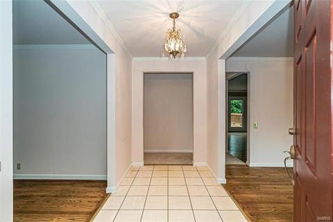 331 Greenbriar Ln, Ballwin, MO 63011 photo 4
