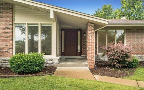 331 Greenbriar Ln, Ballwin, MO 63011 photo 2