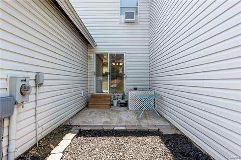 351 Heritage Cmns, O'fallon, MO 63368 photo 18