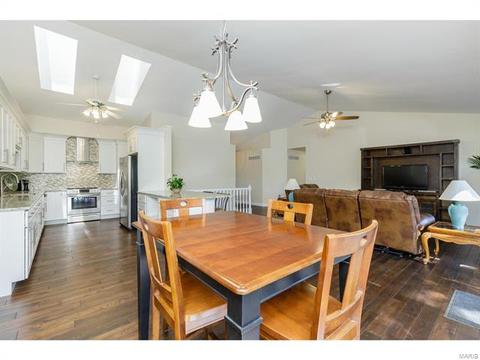 25 Amber Meadows Dr, O'fallon, MO 63366 photo 9