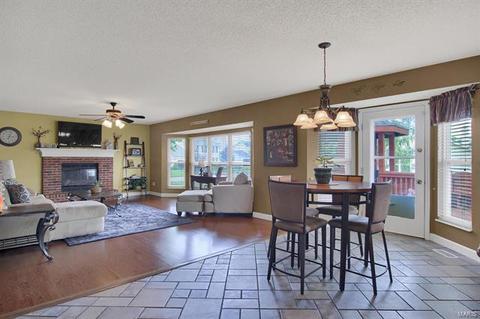 81 Sternwheel Ct, Saint Charles, MO 63304 photo 2