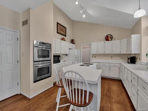1352 Richland Meadows Dr, Ballwin, MO 63021 photo 9
