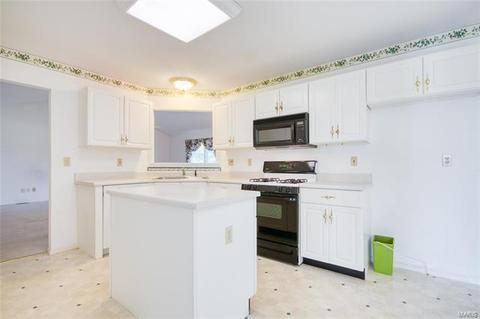 1446 Chambers Dr, O'fallon, MO 63366 photo 8