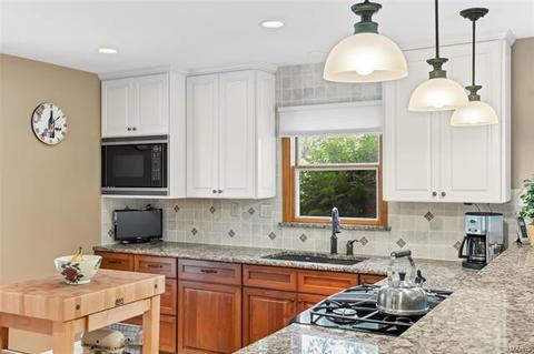 1067 Dutch Mill Dr, Ballwin, MO 63011 photo 13