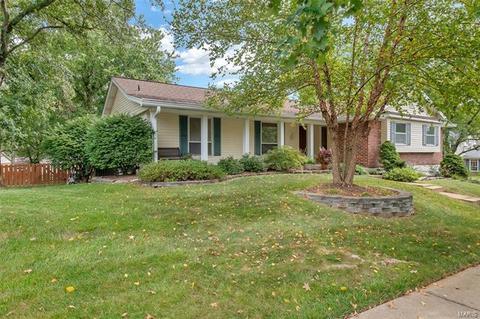 1067 Dutch Mill Dr, Ballwin, MO 63011 photo 2