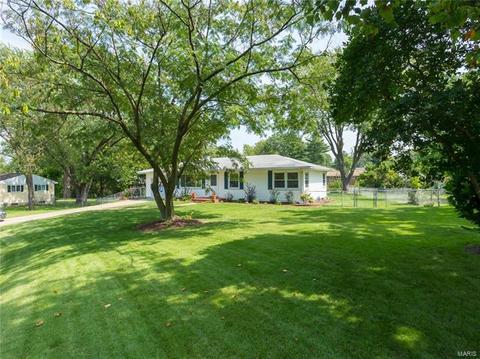 4 Hollywood Dr, O'fallon, MO 63366 photo 2