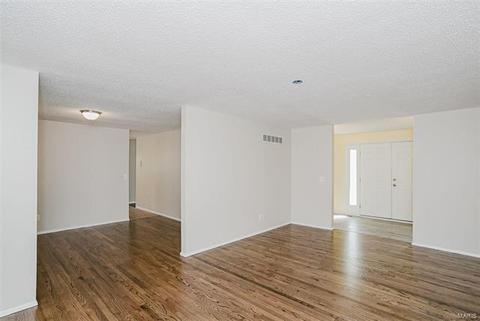 459 Maymont, Ballwin, MO 63011 photo 12