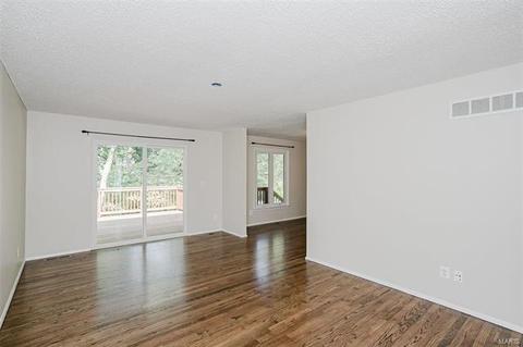 459 Maymont, Ballwin, MO 63011 photo 9