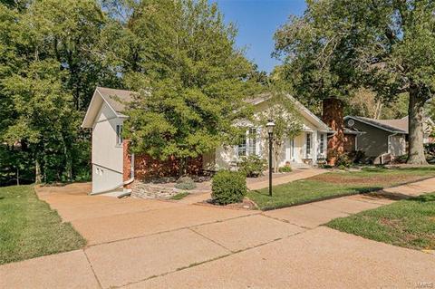 459 Maymont, Ballwin, MO 63011 photo 3