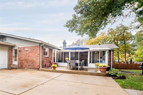 407 Tamarack Dr, Ballwin, MO 63011 photo 2