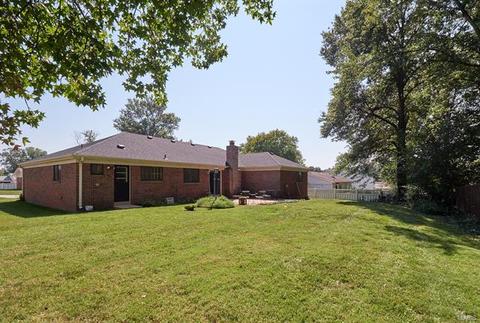 309 Shady Meadows Dr, Ballwin, MO 63011 photo 2