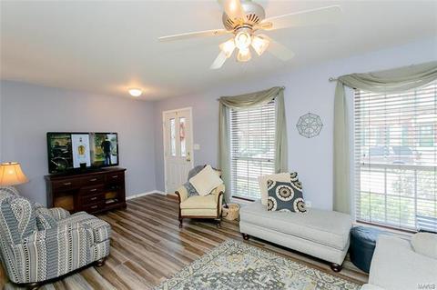 732 Hyde Dr, O'fallon, MO 63366 photo 3