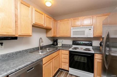 732 Hyde Dr, O'fallon, MO 63366 photo 4