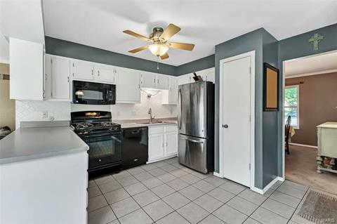 394 Woodrun Dr, Ballwin, MO 63021 photo 6