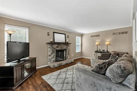 394 Woodrun Dr, Ballwin, MO 63021 photo 8