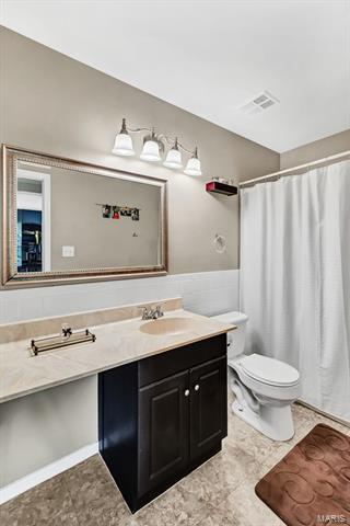 394 Woodrun Dr, Ballwin, MO 63021 photo 11