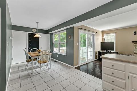 394 Woodrun Dr, Ballwin, MO 63021 photo 7