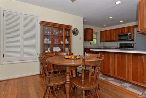 10041 Zenith, Saint Louis, MO 63123 photo 6