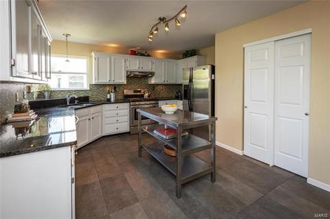 1210 Westrun Dr, Ballwin, MO 63021 photo 7
