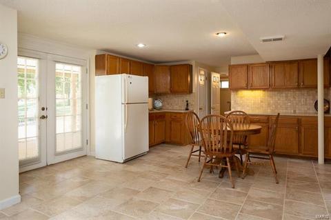 685 Henry Ave, Manchester, MO 63011 photo 17