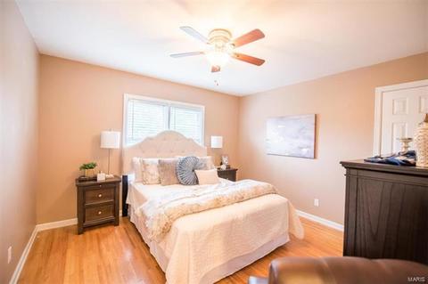 110 Robin Hill Ln, Ballwin, MO 63021 photo 5