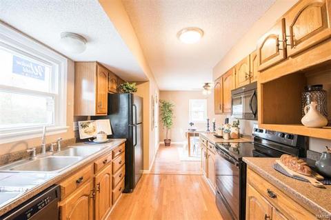 110 Robin Hill Ln, Ballwin, MO 63021 photo 28