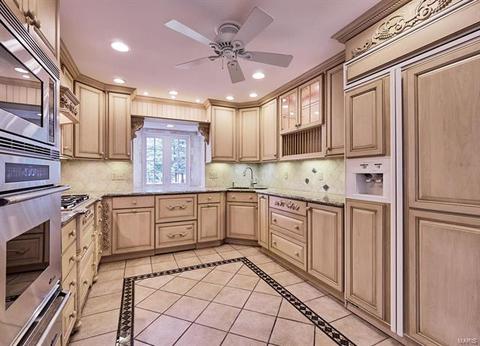 1031 Treeline Ct, Manchester, MO 63021 photo 11